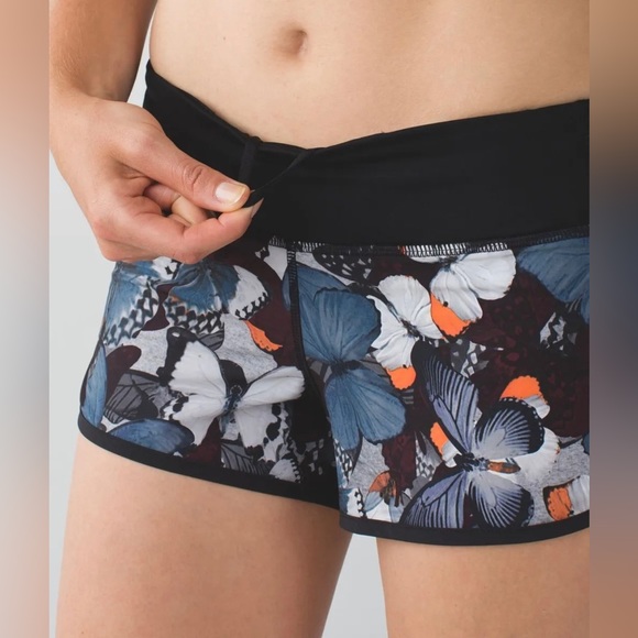 Lululemon moth shorts size 4 - Picture 6 of 6